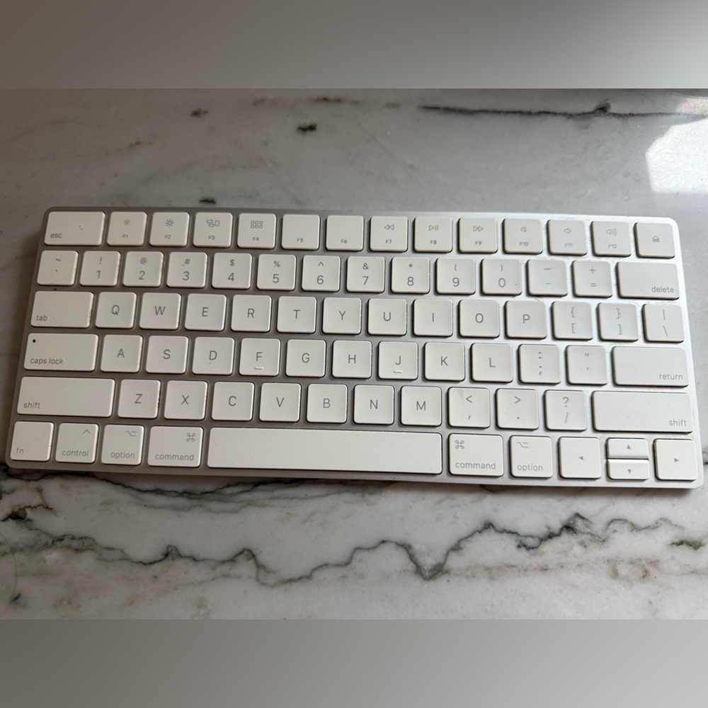 Apple Wireless Keyboard White Bluetooth A1314